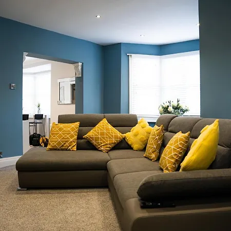 Castle-view Apartments, One アパート